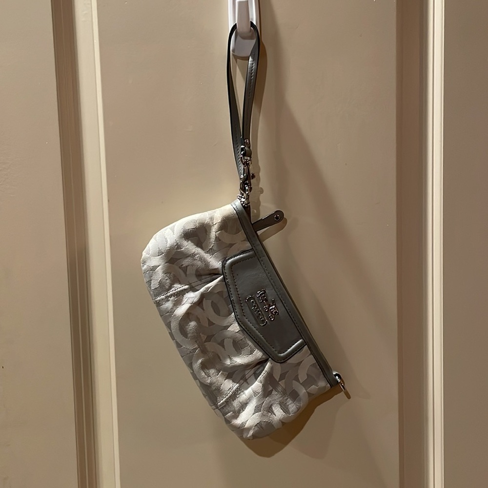 Coach wristlet - Picture 2 of 6